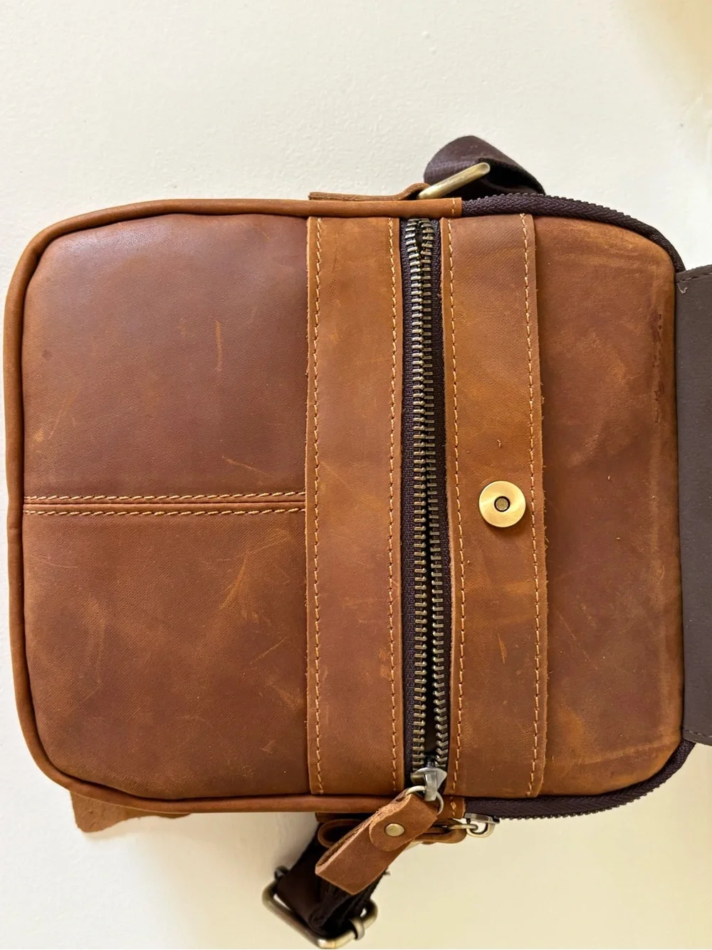 Men's Classic Leather Messenger Bag in Brown - Adjustable Crossbody